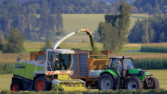 tractor-g6aad8b3f6_1280